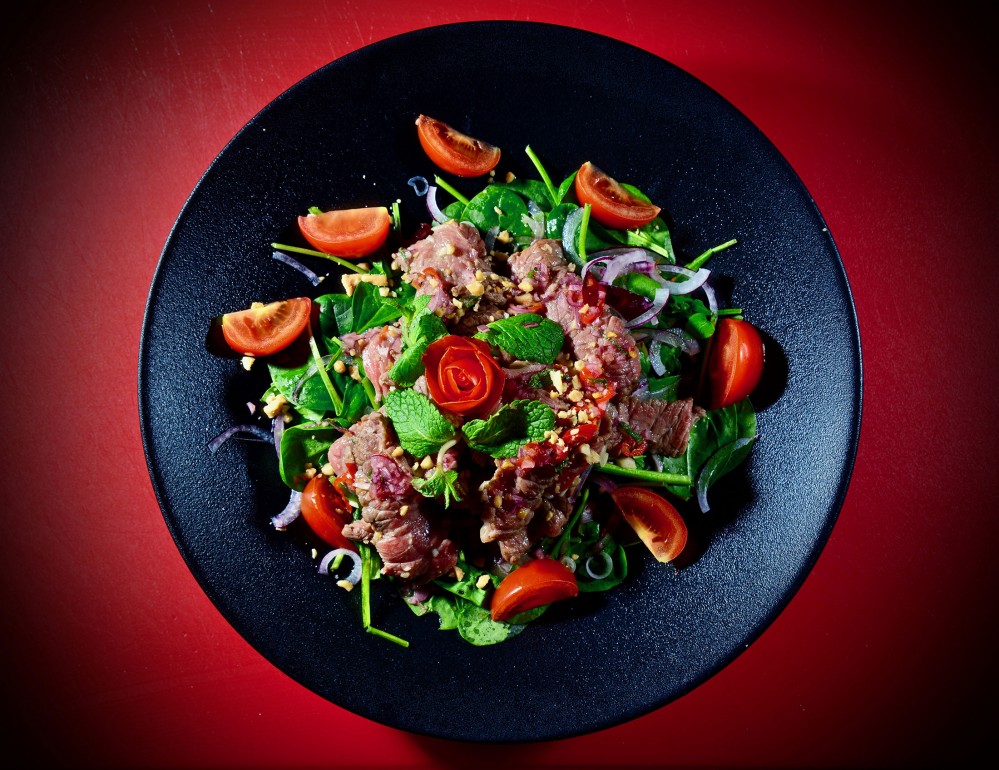 SALADE DE BOEUF ÉPICÉE FAÇON THAÏ / SPICY THAI BEEF SALAD